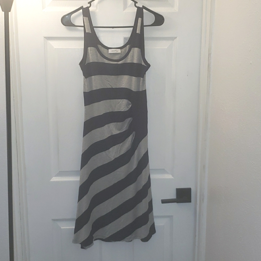 Calvin Klein, size 6, gray and navy summer dress.